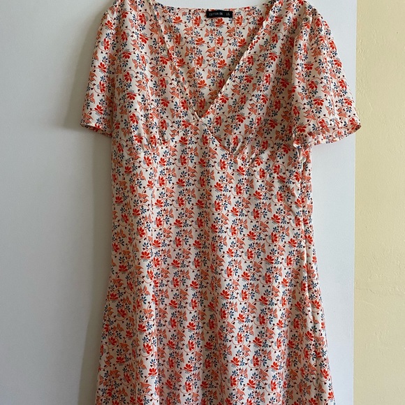 - Cotton On Floral Dress with Sleeves - Picture 1 of 3